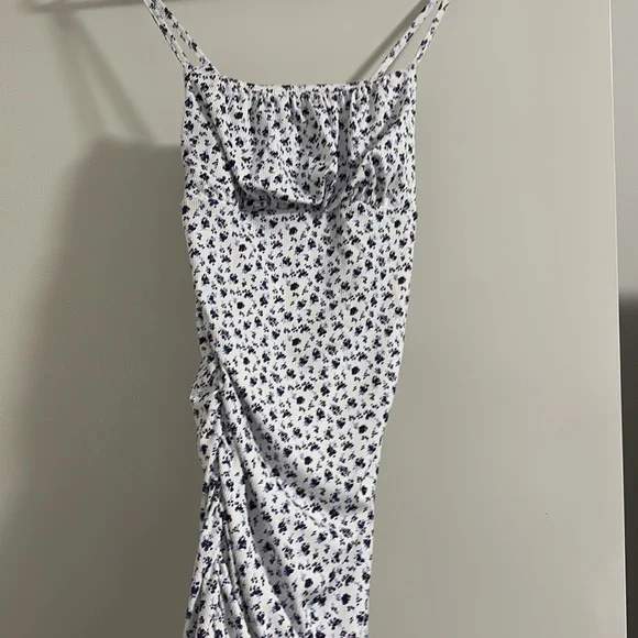 Women’s dress - Picture 2 of 2